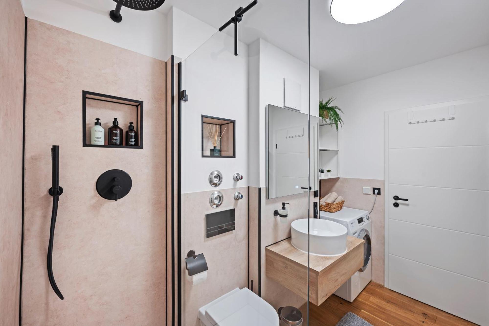 Edler Wohnraum Luxurioeses Apartment Mit Balkon, Boxspringbett, Kaffeevollautomat, Lift & Parkplatz Chemnitz Dış mekan fotoğraf