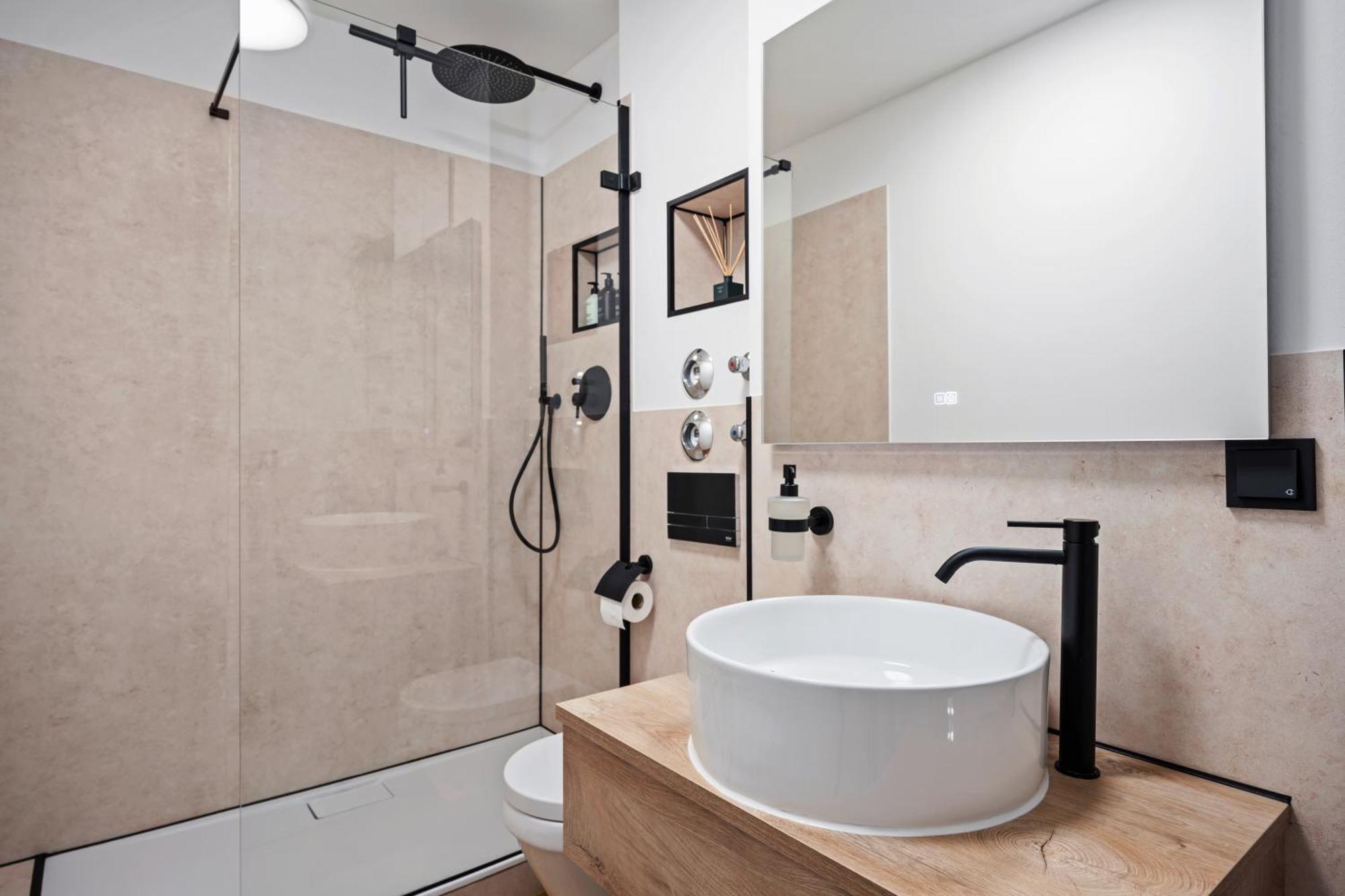 Edler Wohnraum Luxurioeses Apartment Mit Balkon, Boxspringbett, Kaffeevollautomat, Lift & Parkplatz Chemnitz Dış mekan fotoğraf