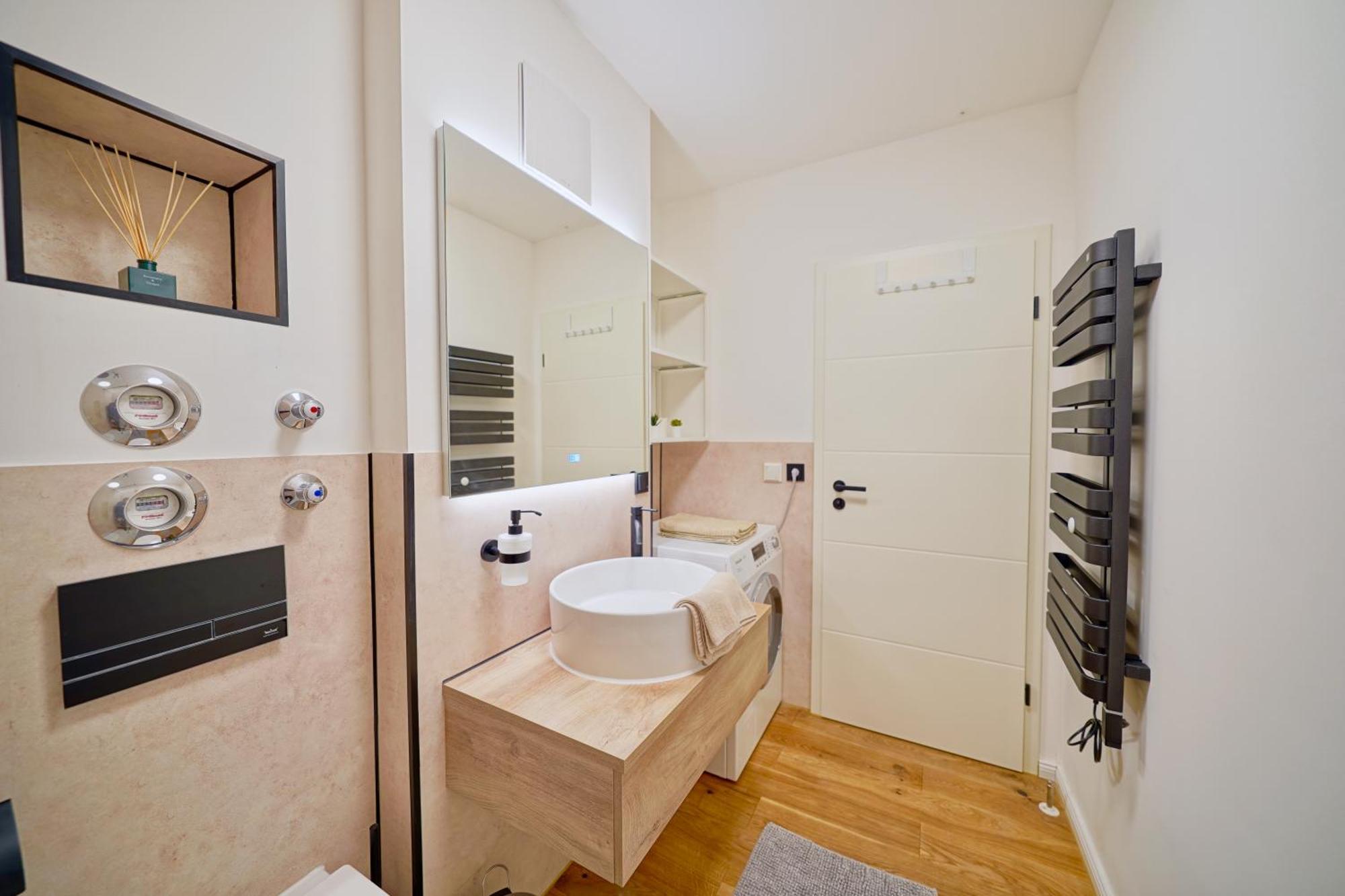 Edler Wohnraum Luxurioeses Apartment Mit Balkon, Boxspringbett, Kaffeevollautomat, Lift & Parkplatz Chemnitz Dış mekan fotoğraf