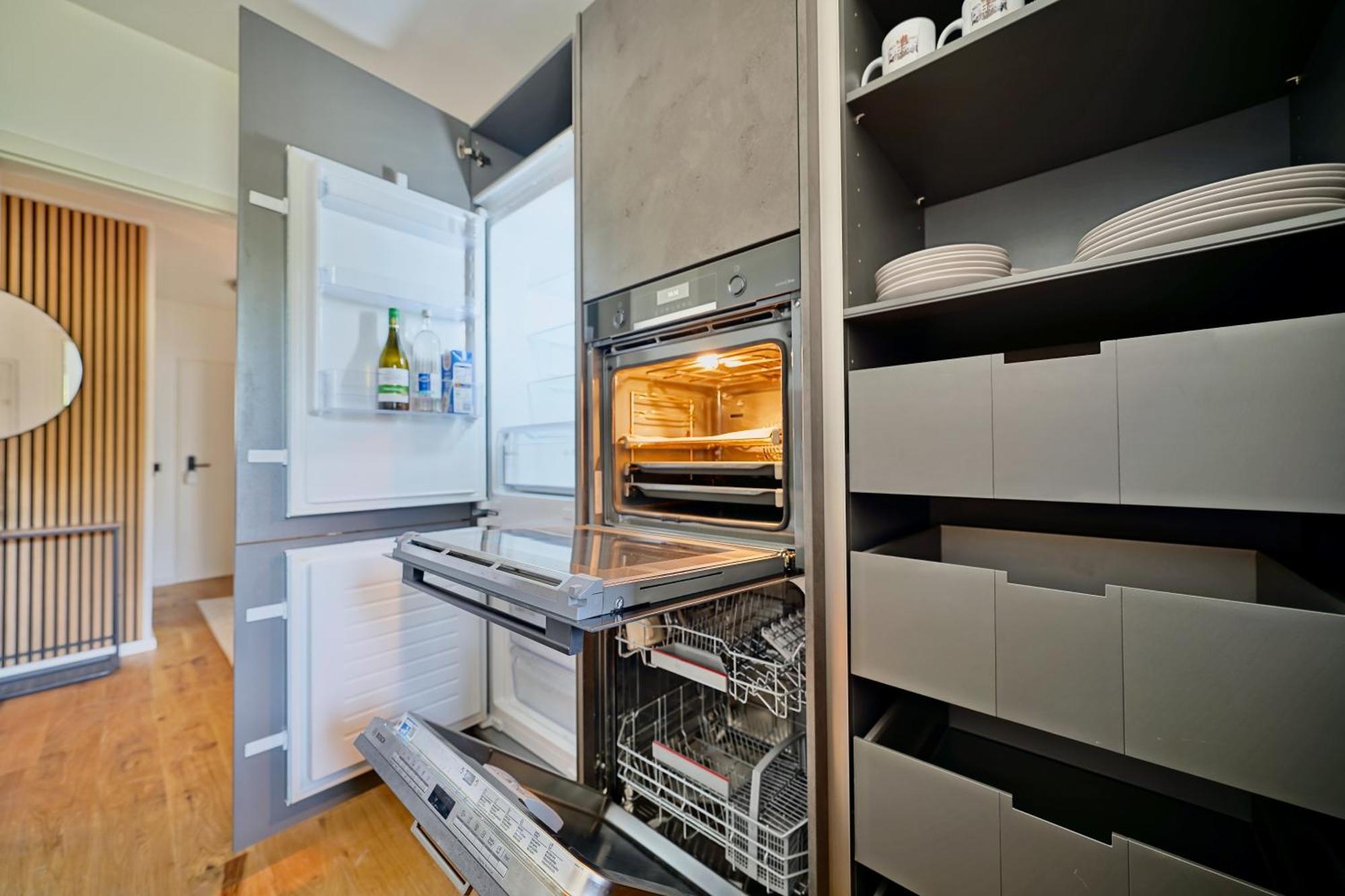 Edler Wohnraum Luxurioeses Apartment Mit Balkon, Boxspringbett, Kaffeevollautomat, Lift & Parkplatz Chemnitz Dış mekan fotoğraf