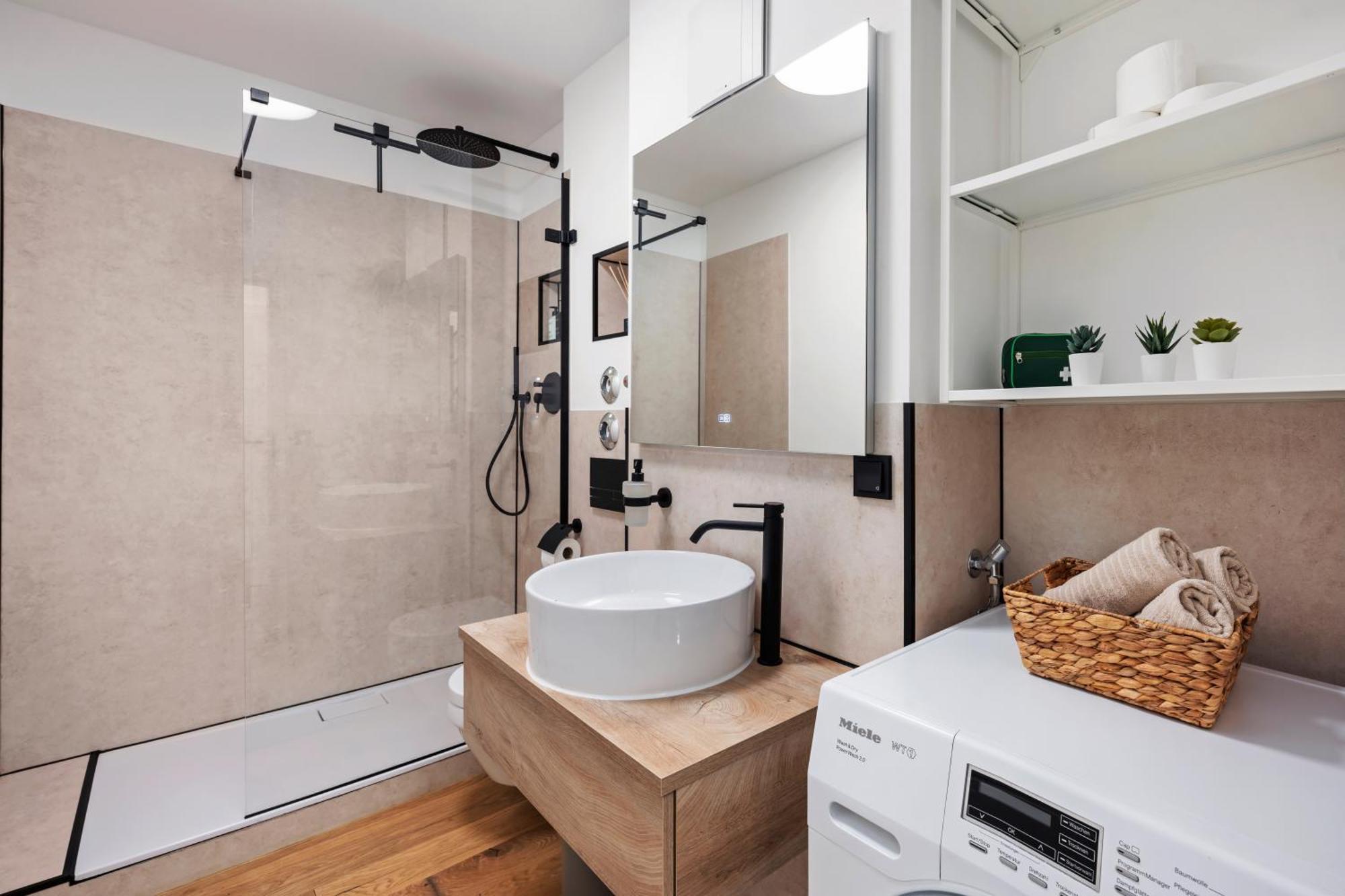 Edler Wohnraum Luxurioeses Apartment Mit Balkon, Boxspringbett, Kaffeevollautomat, Lift & Parkplatz Chemnitz Dış mekan fotoğraf