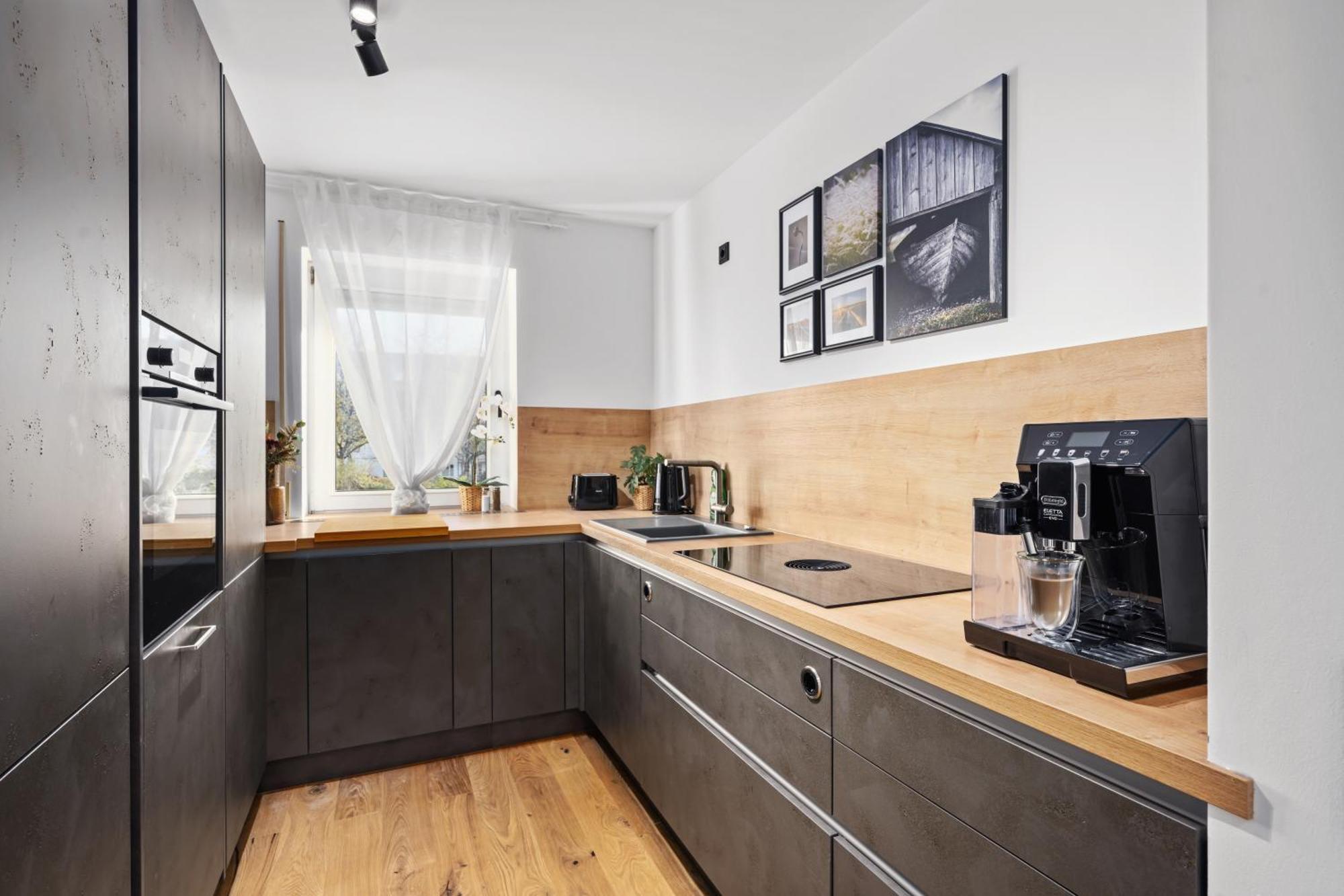 Edler Wohnraum Luxurioeses Apartment Mit Balkon, Boxspringbett, Kaffeevollautomat, Lift & Parkplatz Chemnitz Dış mekan fotoğraf
